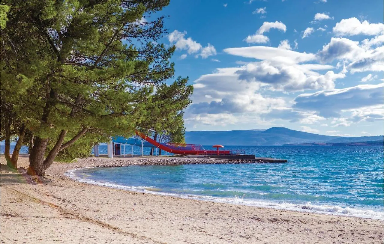Hébergement de vacances 2 Bedroom Awesome Home In Dramalj Croatie
