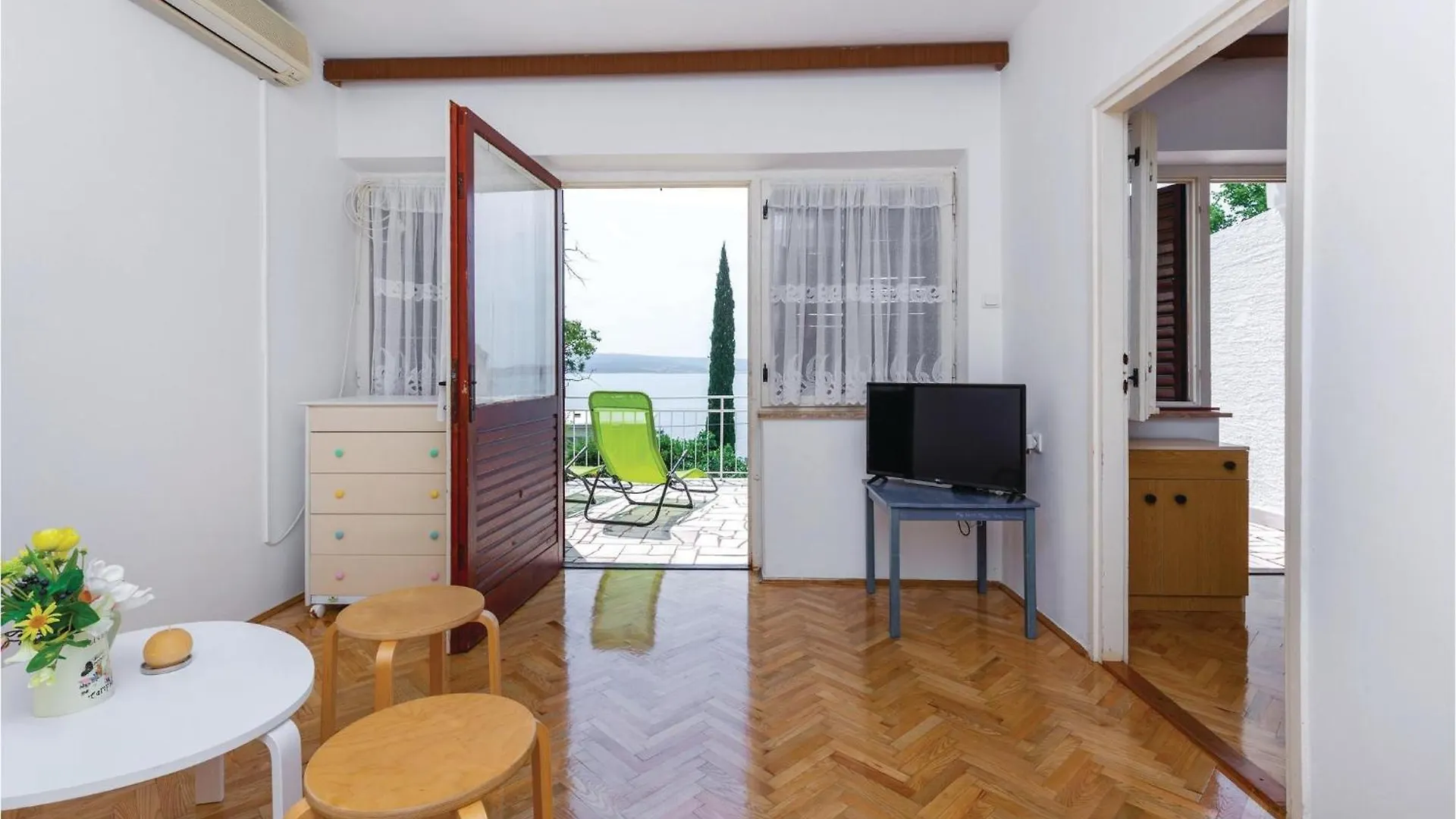 2 Bedroom Awesome Home In Dramalj 0*,