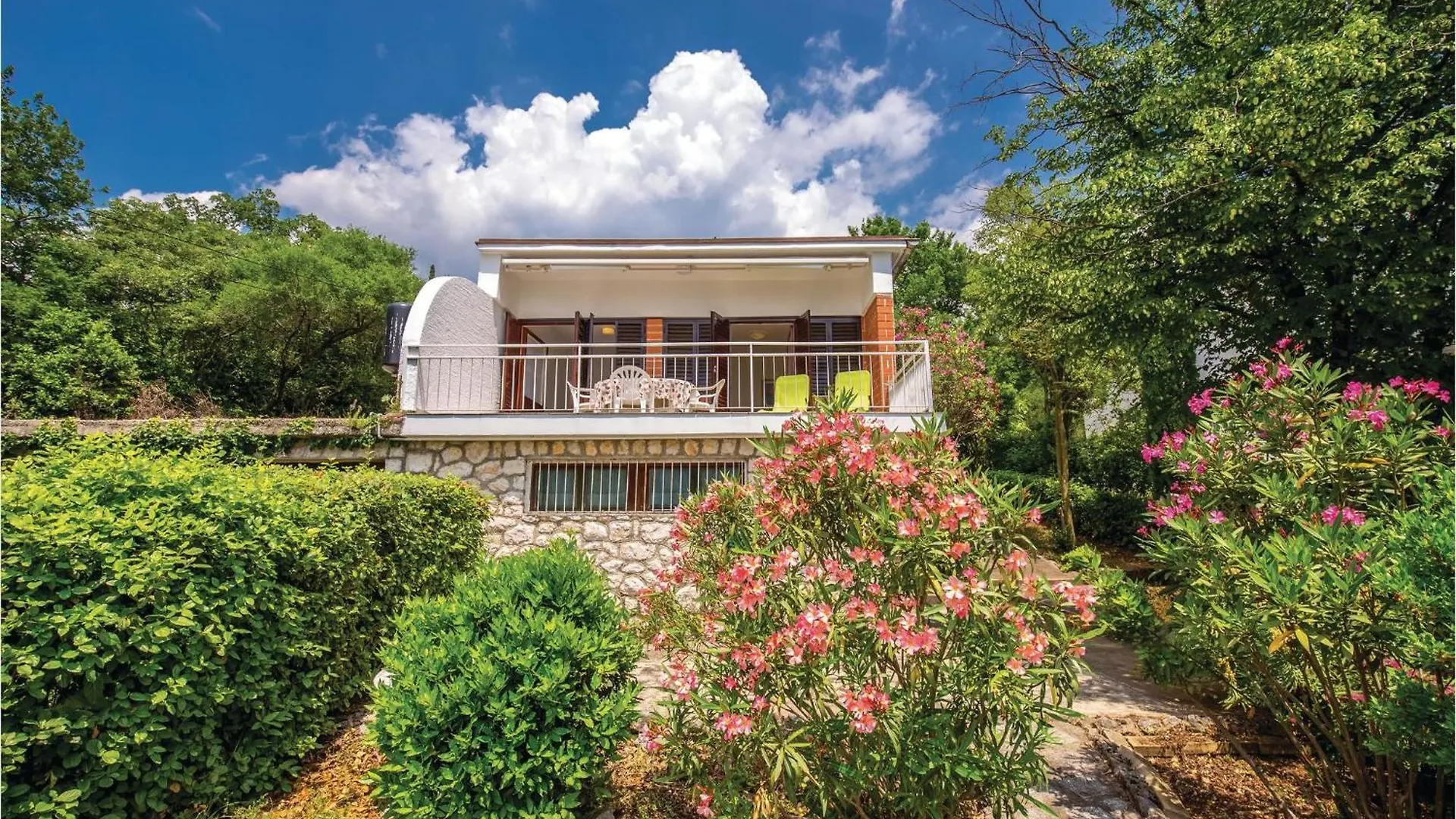 2 Bedroom Awesome Home In Dramalj Hébergement de vacances