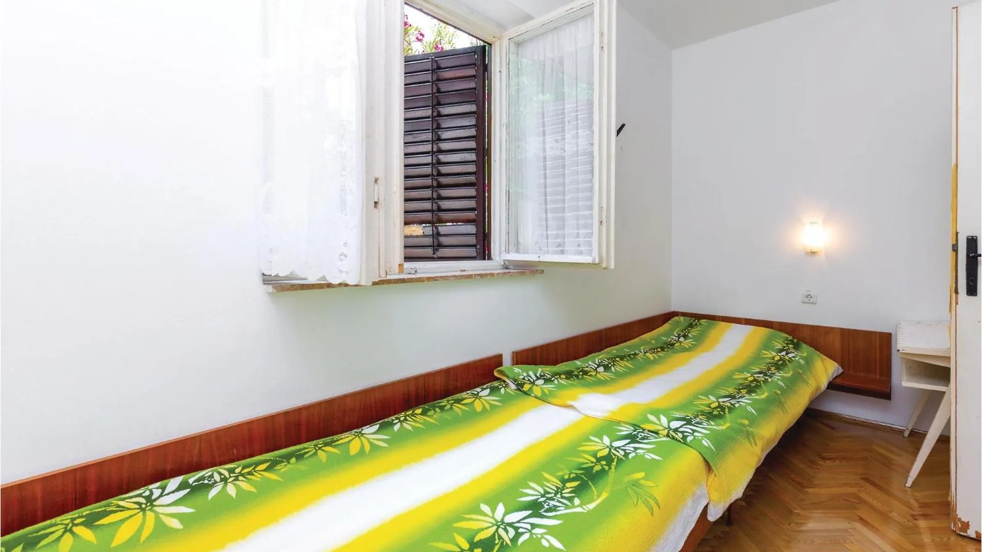 2 Bedroom Awesome Home In Dramalj 0*,  Croatie